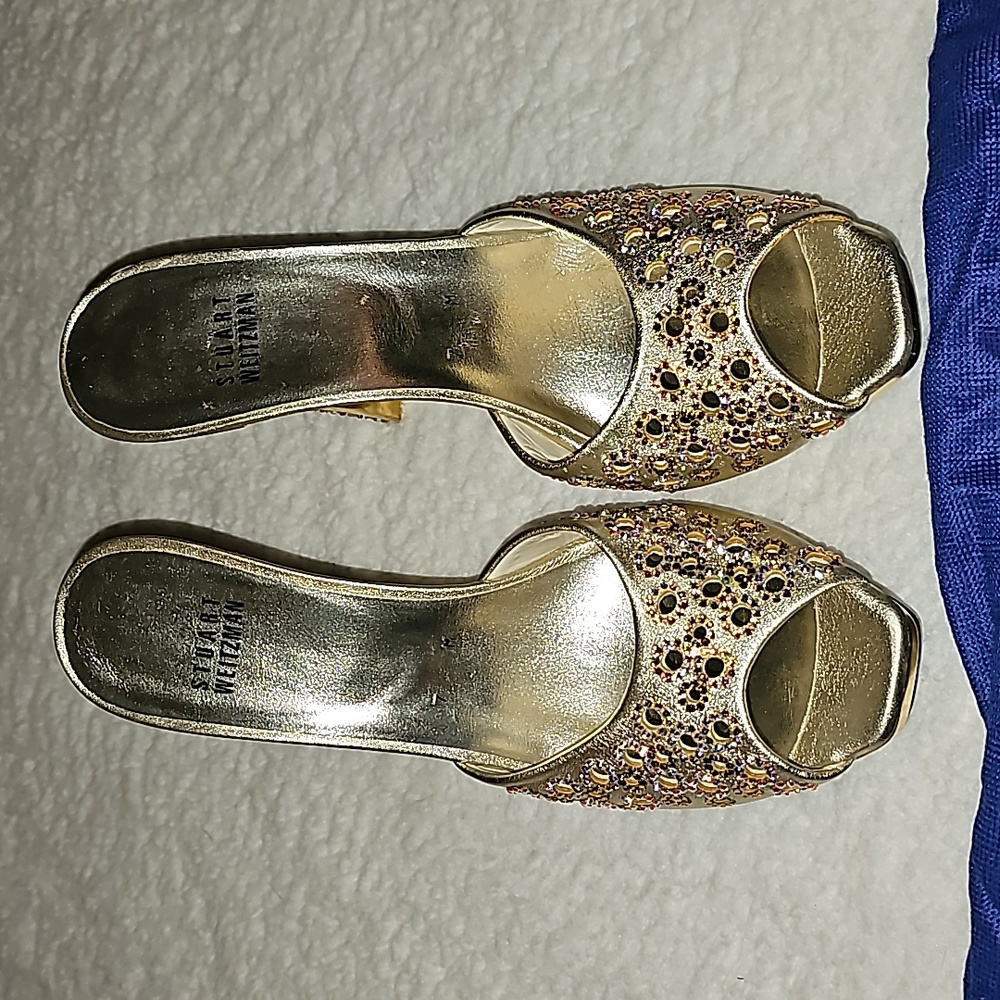 Absolutely gorgeous Stuart Weitzman gold sparkly heals! New in box! Sparkles!